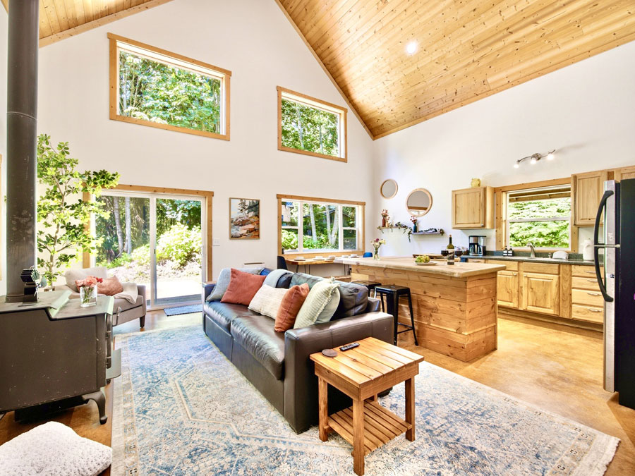 Ember & Pine Vacation Rental Glacier WA